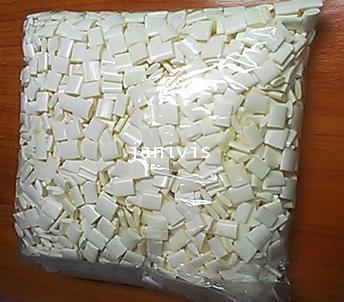 กาวเม็ดสีขาวขุ่น