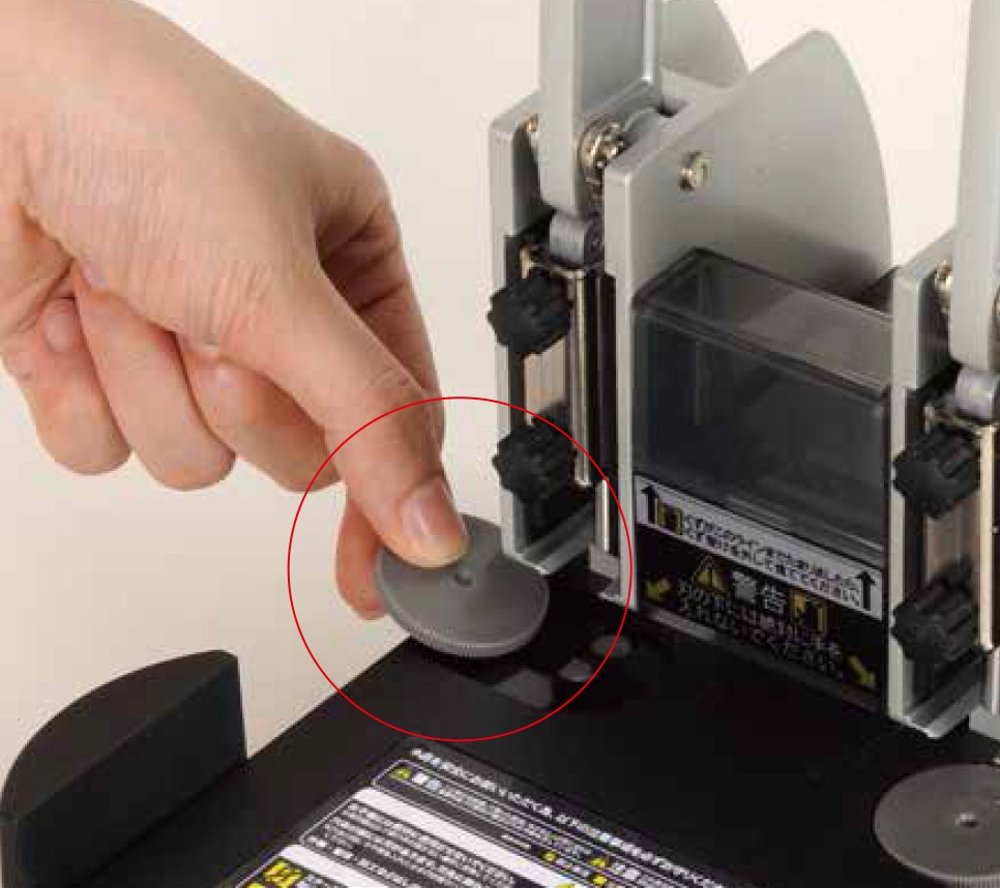 เครื่องเจาะกระดาษ คาร์ล CARL 122N - Image 5